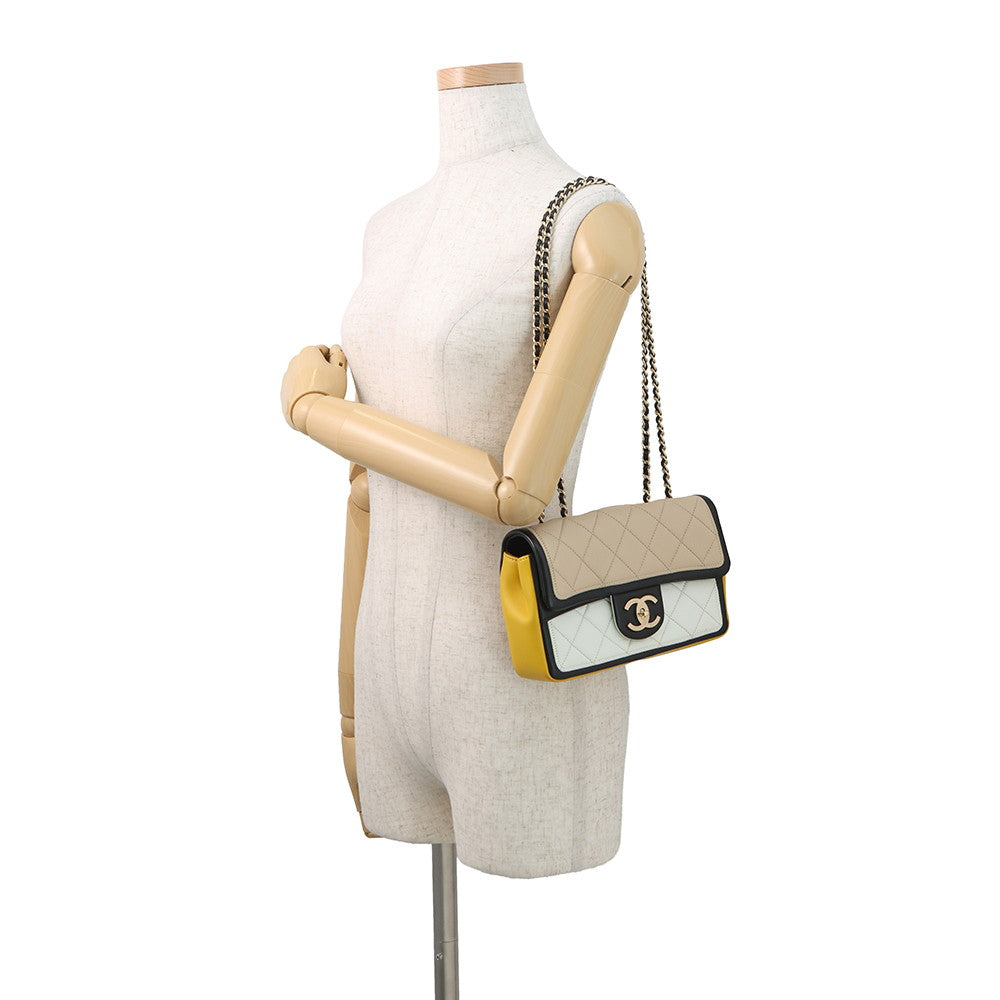 CHANEL Matelasse CC Logo Cruise Line Chain Shoulder Bag Beige/White/YellowA92207 Lambskin Size 22