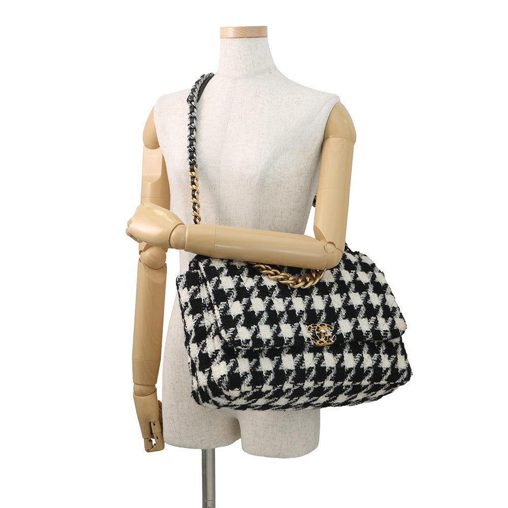 CHANEL CHANEL 19 Dixneuf Maxi Shoulder Bag White/BlackAS1162 Tweed