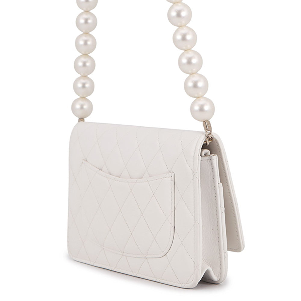 CHANEL Matelasse Pearl Wallet WhiteAP1841 Lambskin