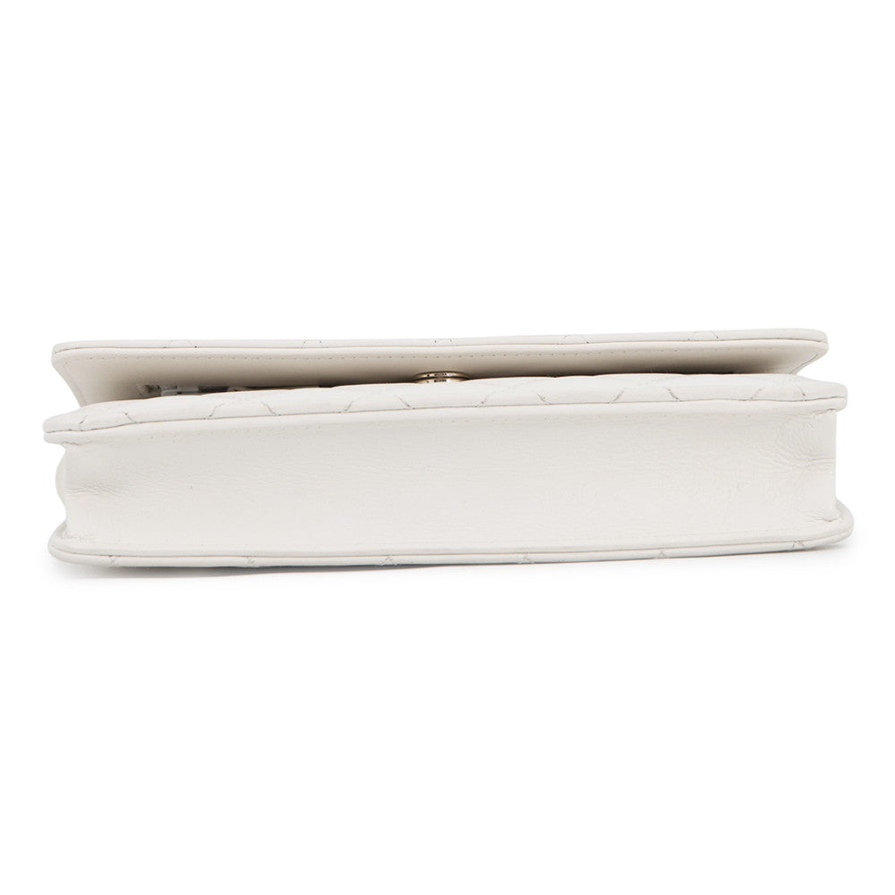 CHANEL Matelasse Pearl Wallet WhiteAP1841 Lambskin