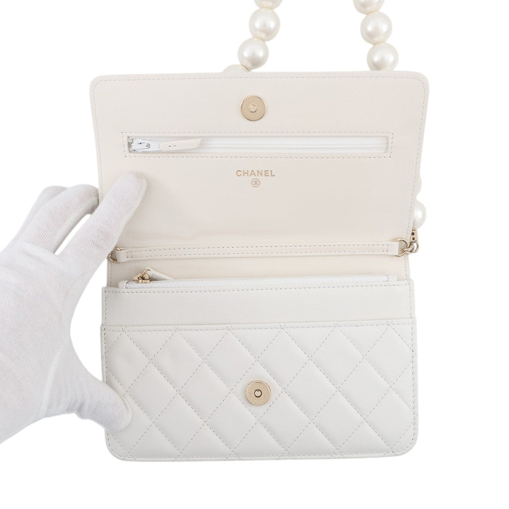 CHANEL Matelasse Pearl Wallet WhiteAP1841 Lambskin