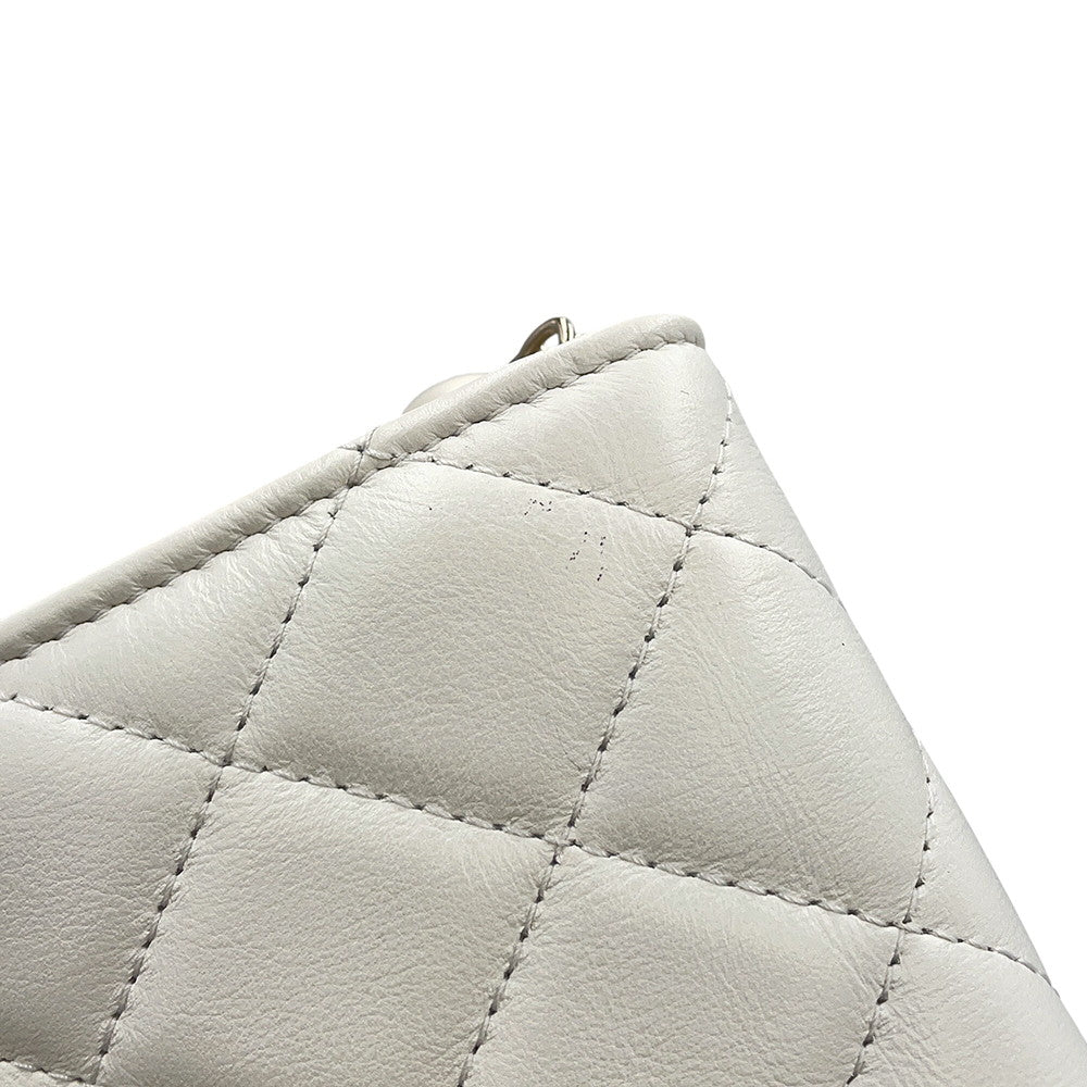 CHANEL Matelasse Pearl Wallet WhiteAP1841 Lambskin
