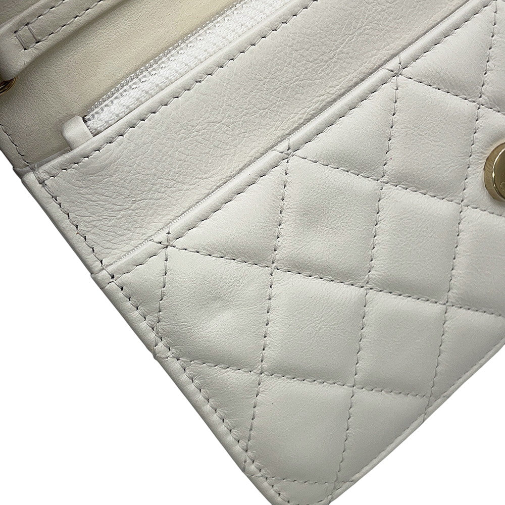 CHANEL Matelasse Pearl Wallet WhiteAP1841 Lambskin