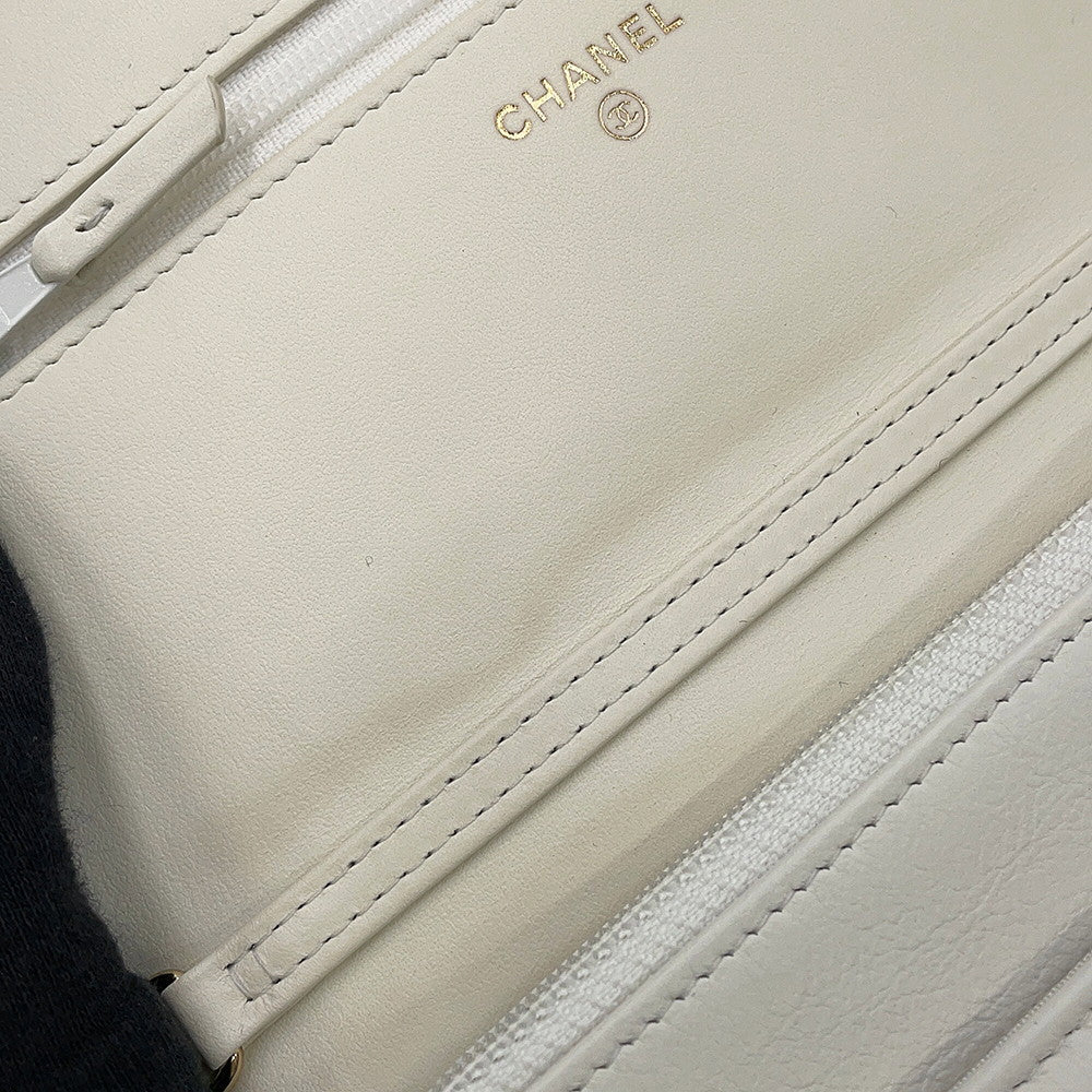 CHANEL Matelasse Pearl Wallet WhiteAP1841 Lambskin