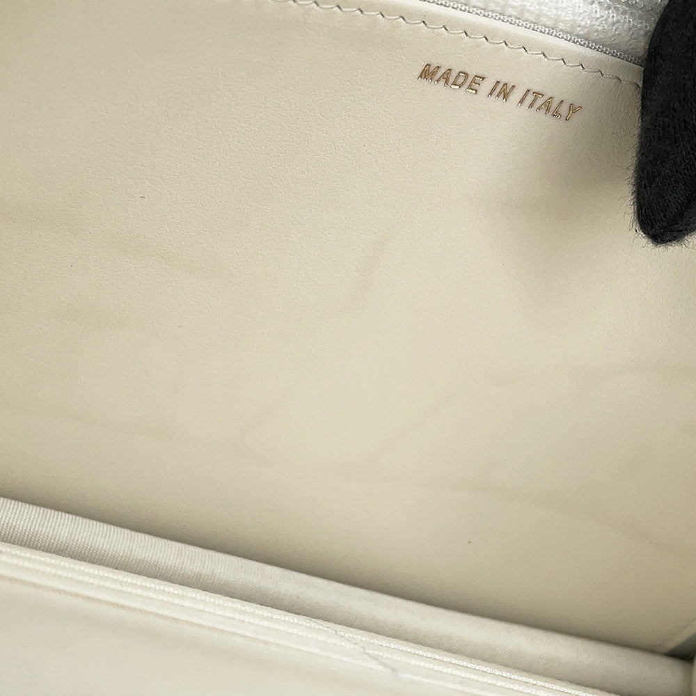 CHANEL Matelasse Pearl Wallet WhiteAP1841 Lambskin