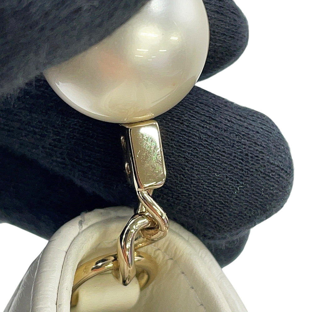 CHANEL Matelasse Pearl Wallet WhiteAP1841 Lambskin