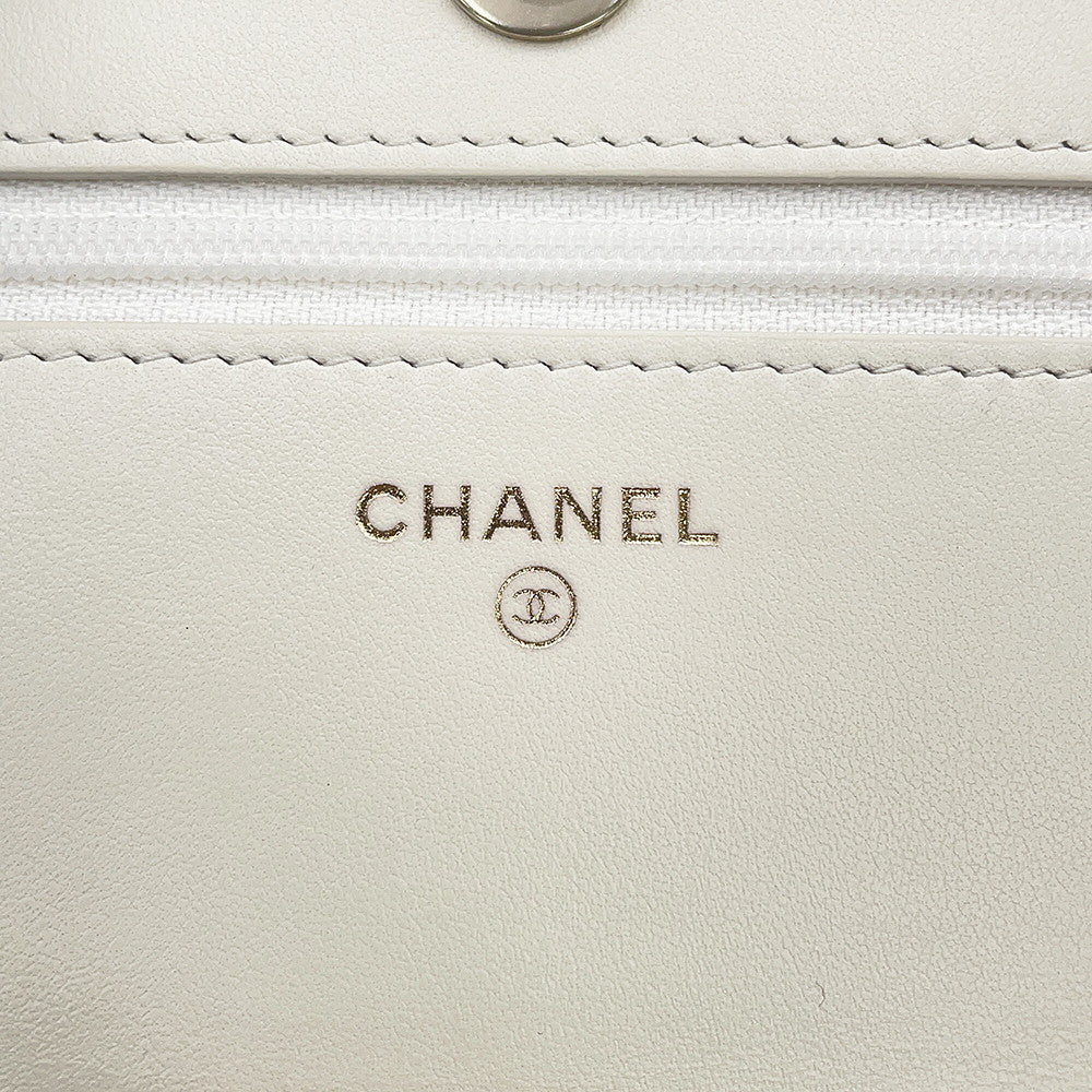 CHANEL Matelasse Pearl Wallet WhiteAP1841 Lambskin