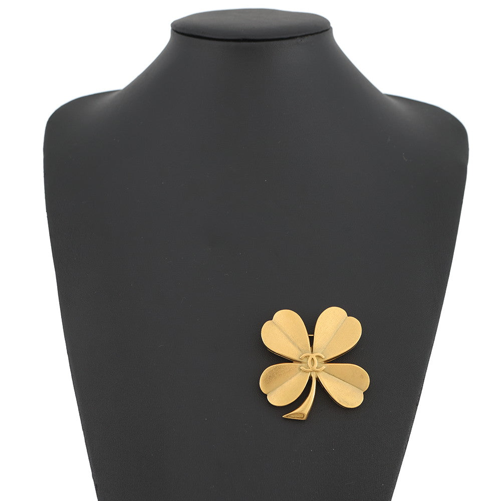 CHANEL Clover Brooch Gold Metal