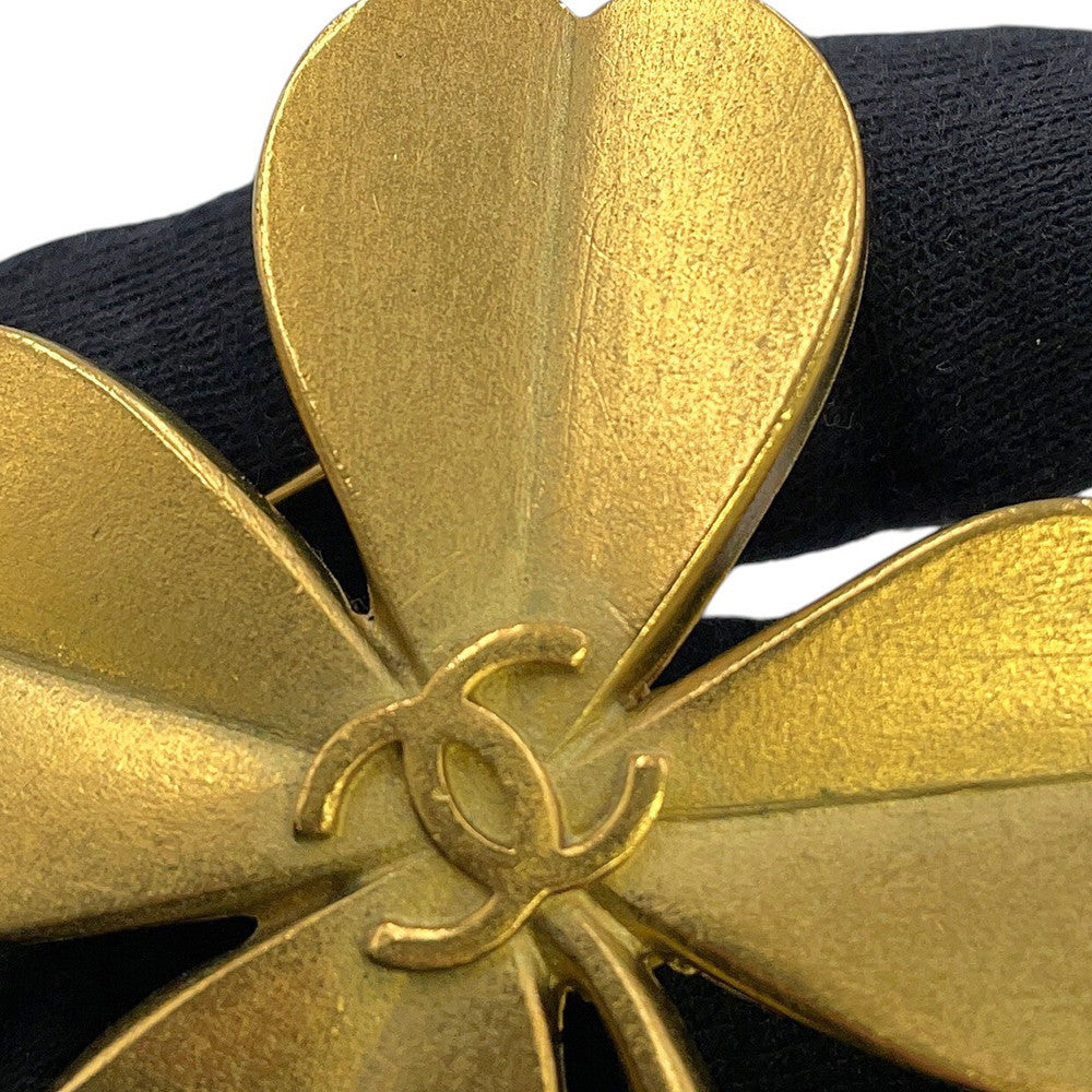 CHANEL Clover Brooch Gold Metal