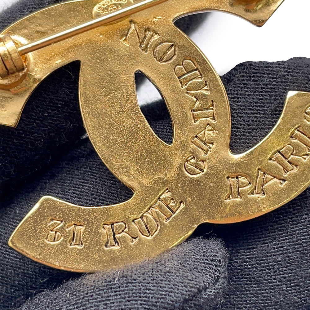 CHANEL CC Logo Brooch Metal