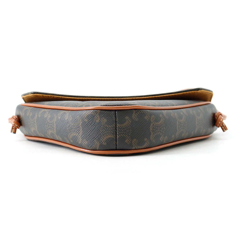 CELINE Triomphe Shoulder Bag Tan195902BZK.04LI PVC Leather